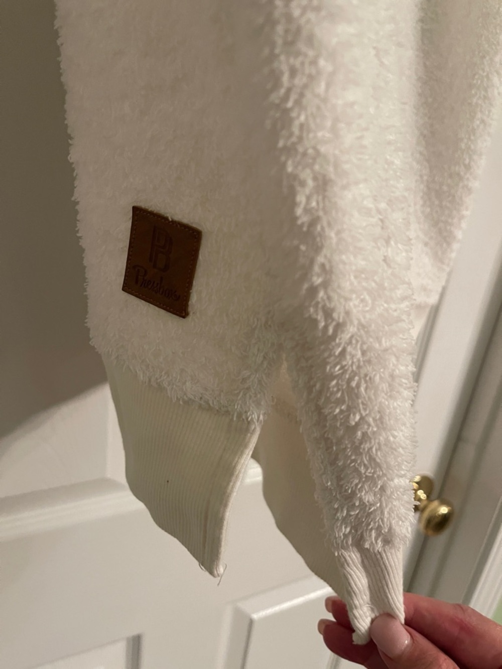 Pressbox Georgia Bulldogs Faux Fur Sweatshirt - Picture 5 of 6